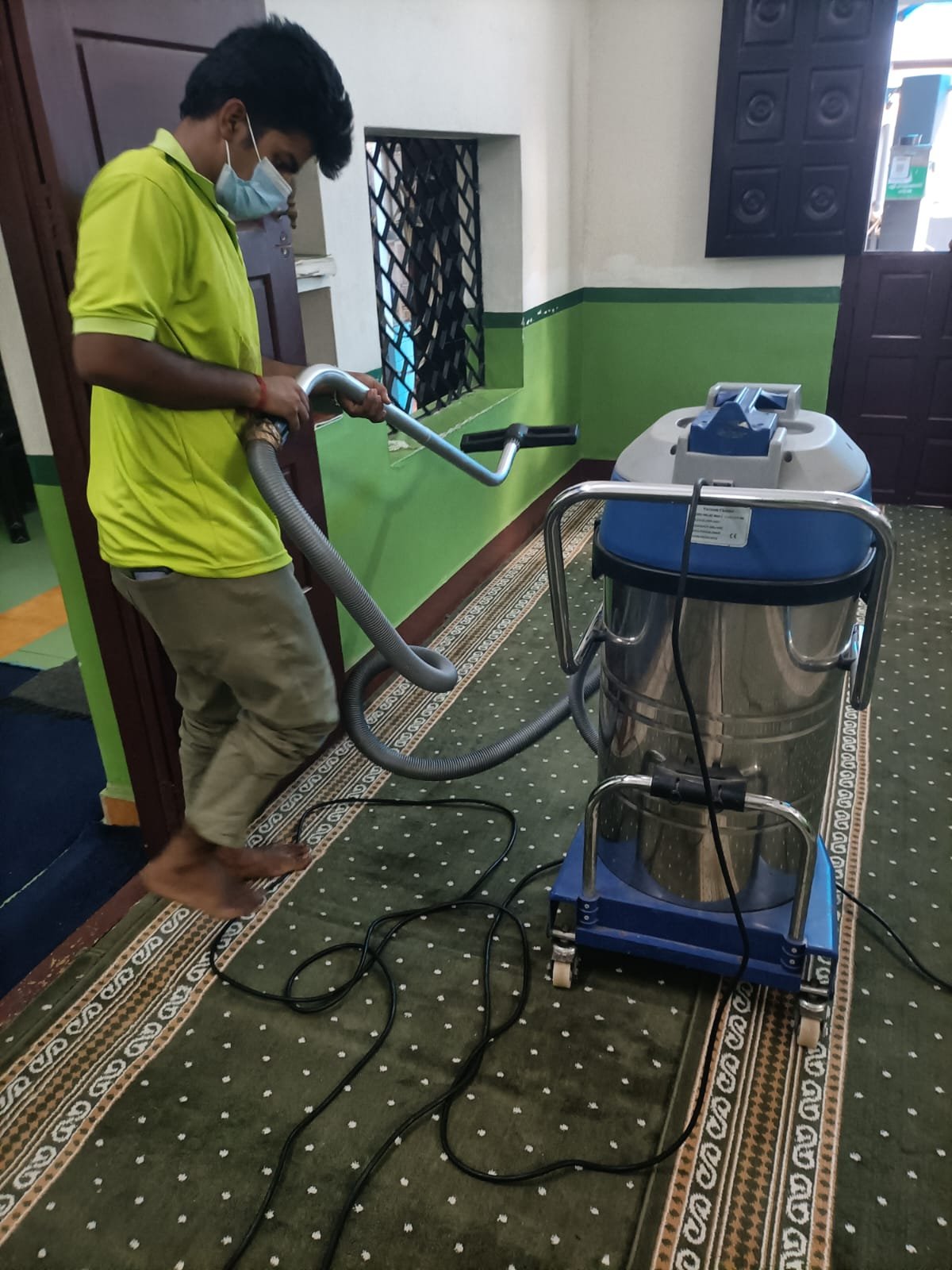 Post-construction deep floor cleaning