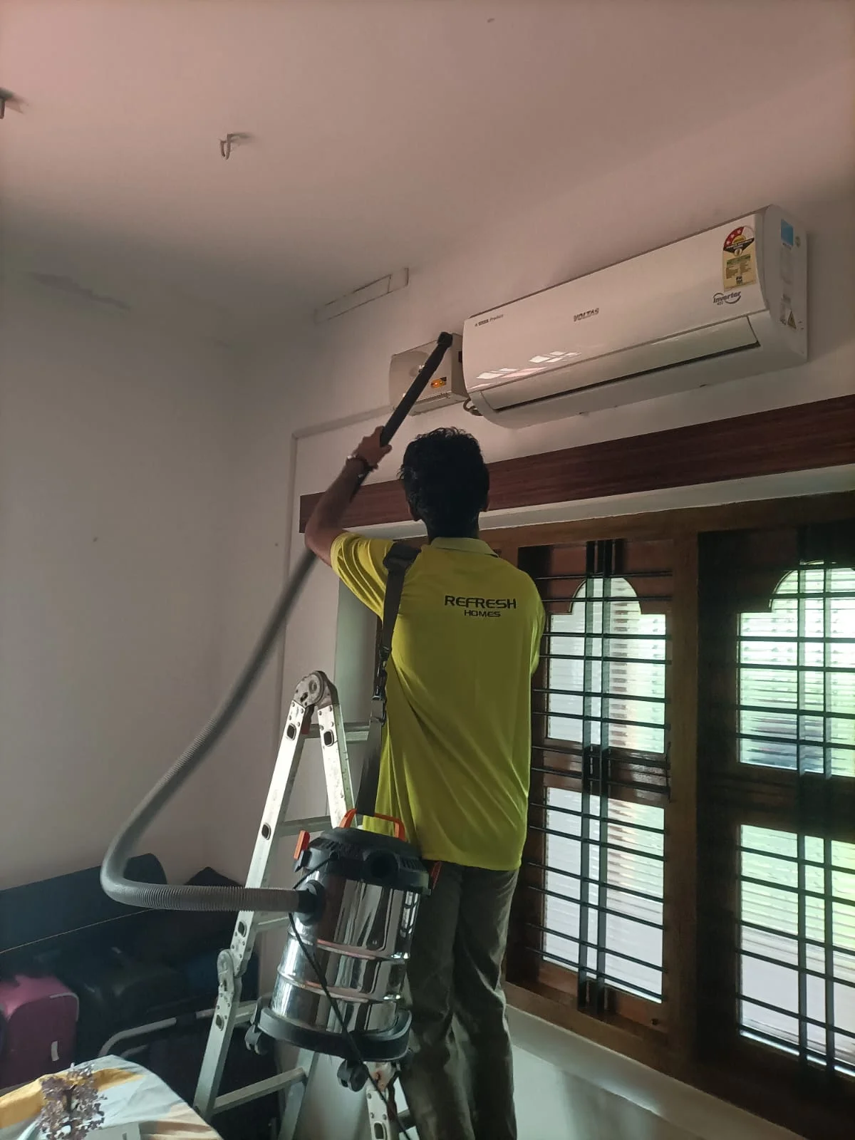 AC duct deep cleaning